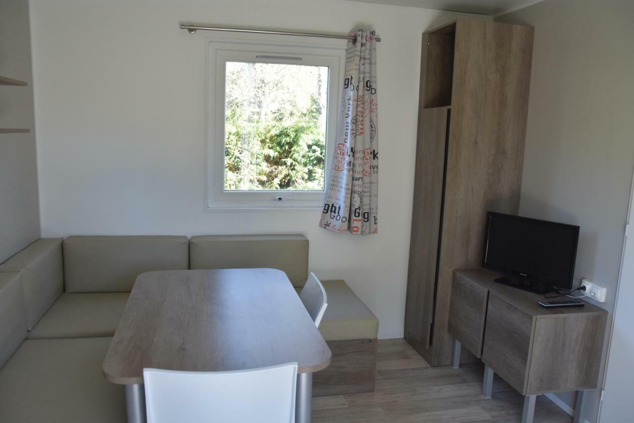 Camping Domaine Du Lac Chambon 뮈롤 외부 사진